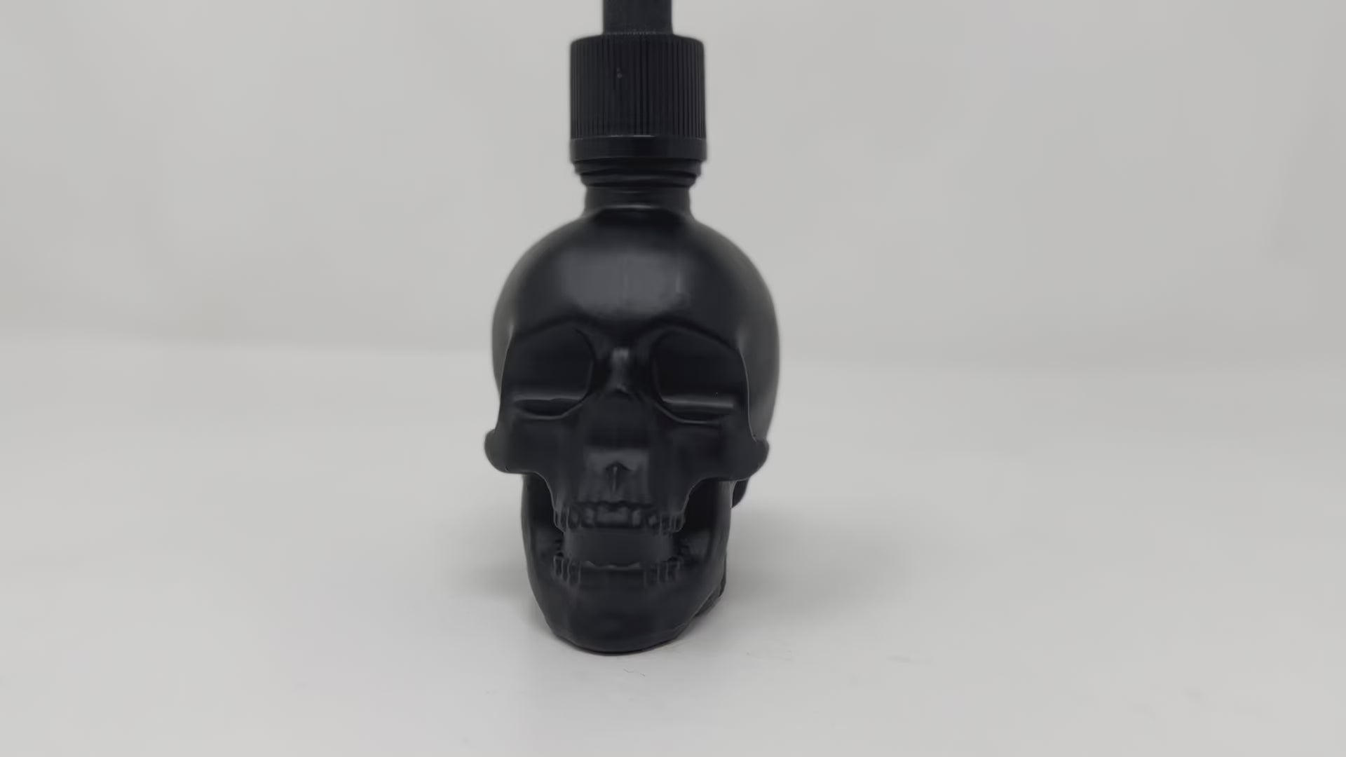 60ml black skull dropper.